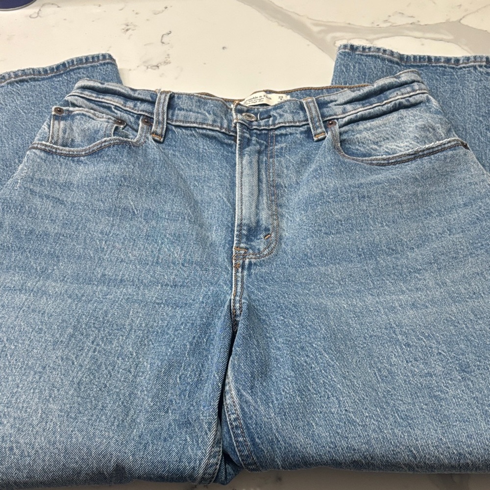 Abercrombie and Fitch Women’s 90s straight ultra high rise 29 s Blue Denim Jeans